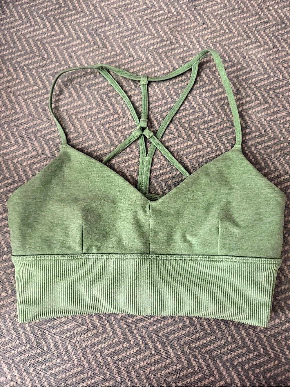 Alo Ribbed Strappy Sports Bra in Green Size Small